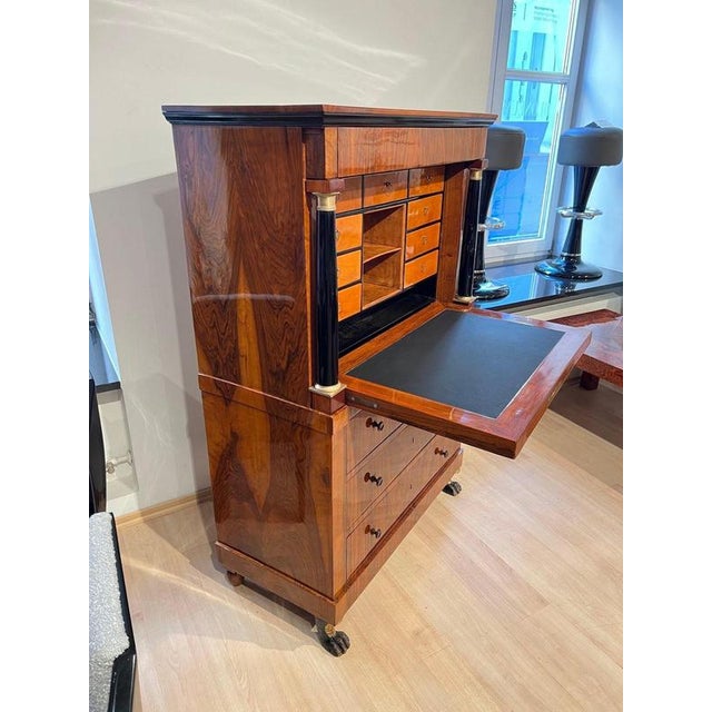 Biedermeier Secretary in Walnut and Maple, 1820 For Sale - Image 15 of 18