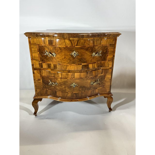 Small Baroque Chest of Drawers in Walnut, 1760 For Sale - Image 4 of 16