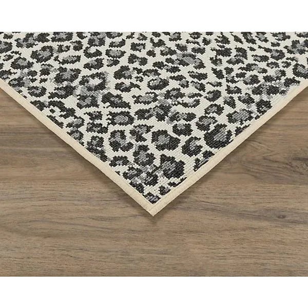 Made of 100% Polypropylene. Pattern repeat is 2'2"L x 2"W.