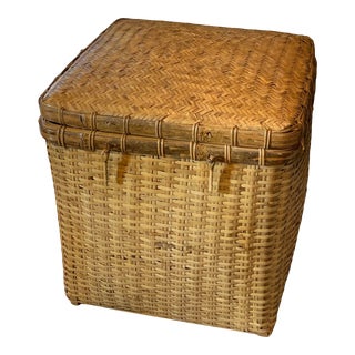 Late 20th Century Large Wicker Storage Basket Hamper For Sale