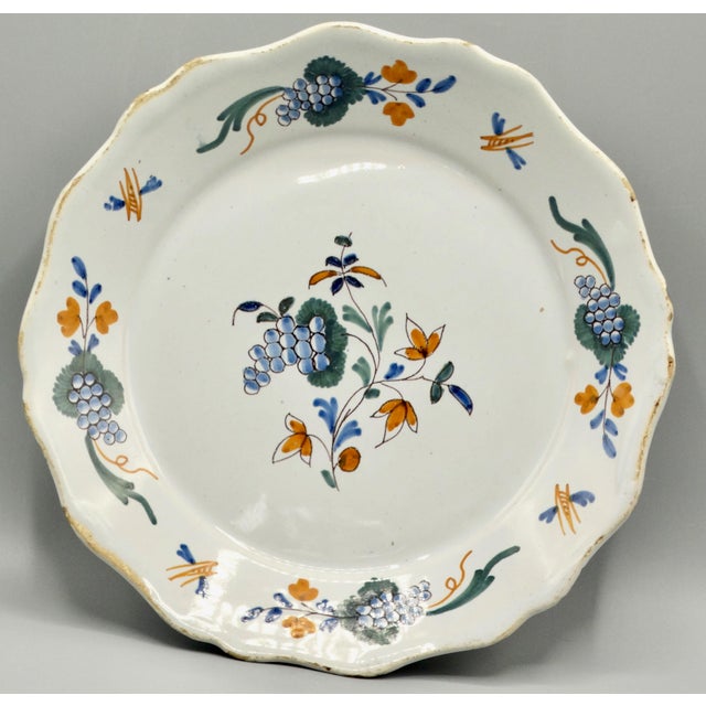 Antique White 18th-Century French Country Nevers Polychrome Plate With Insects For Sale - Image 8 of 9