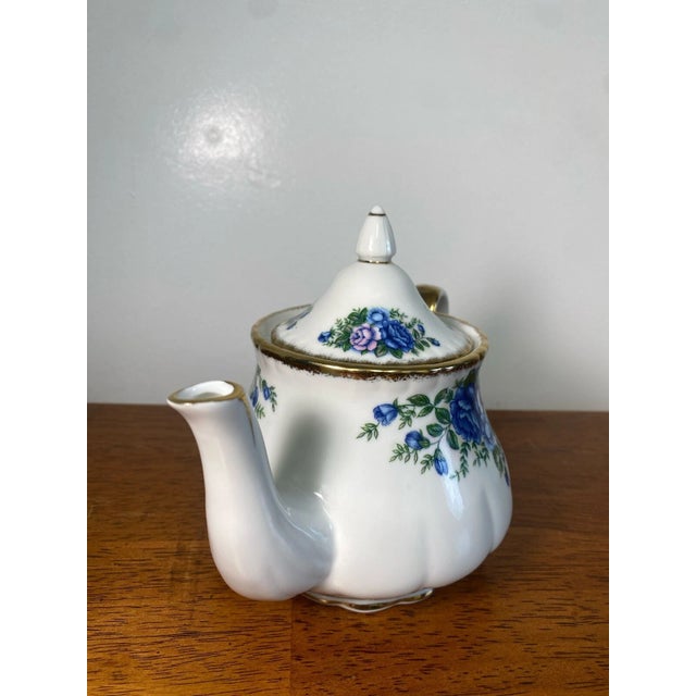 English 1980s English Garden Teapot Robinson Ransbottom Japan Blue Roses Floral 4 Cup Vintage For Sale - Image 3 of 7