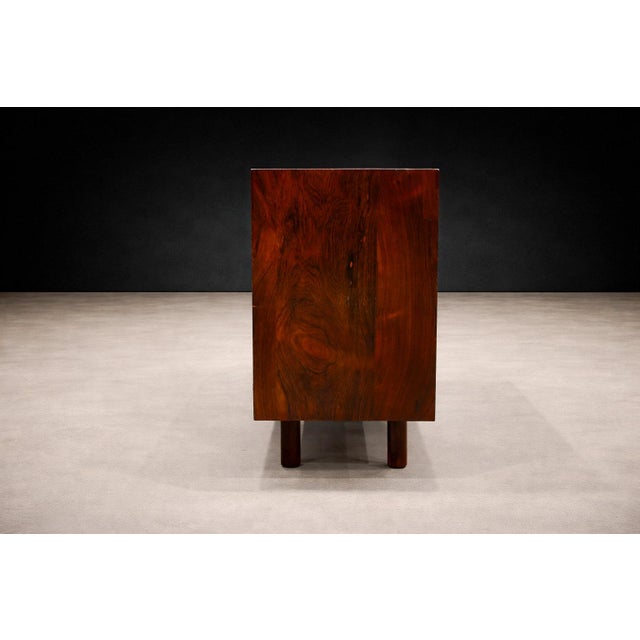 1960s Mid Century Modern Credenza by Sergio Rodrigues in Rosewood – Lot 414 For Sale - Image 10 of 11