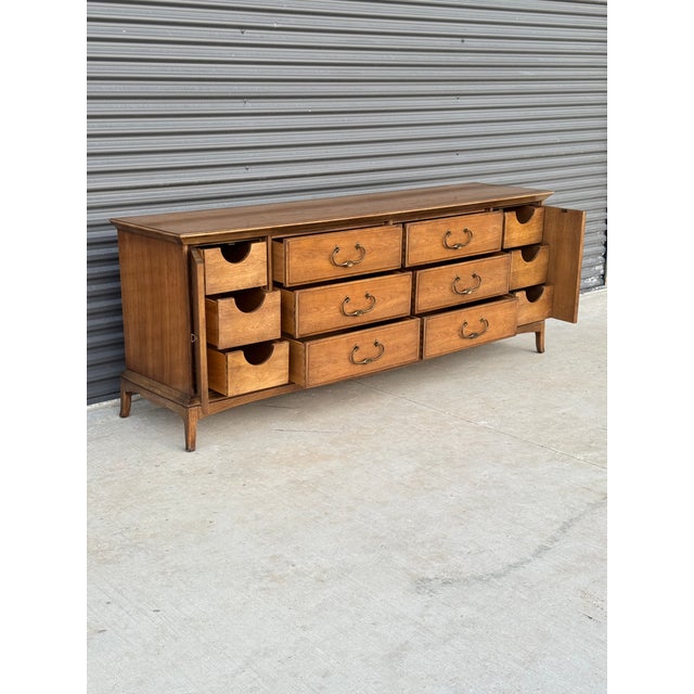 1960s 1960s Mid Century Modern Credenza / 12-Drawer Dresser W/ Mirror Attributed to Thomasville Horizon Series For Sale - Image 5 of 12