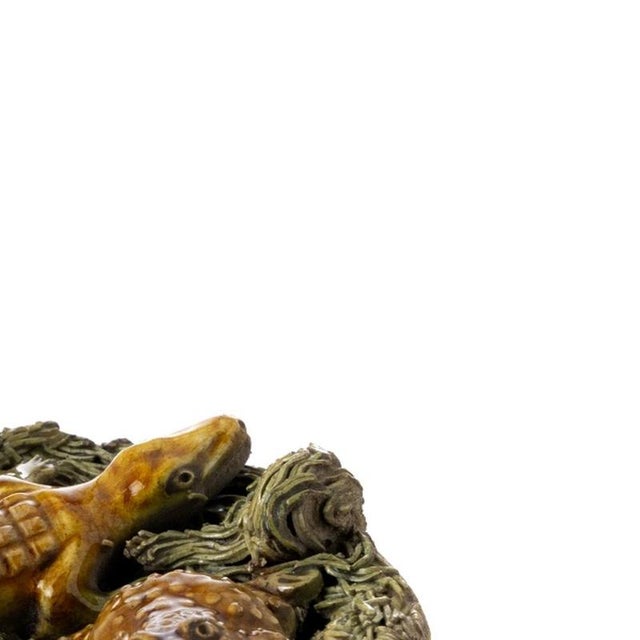 Small Earthenware Plate with Reptiles from Caldas, 19th Century For Sale - Image 4 of 6