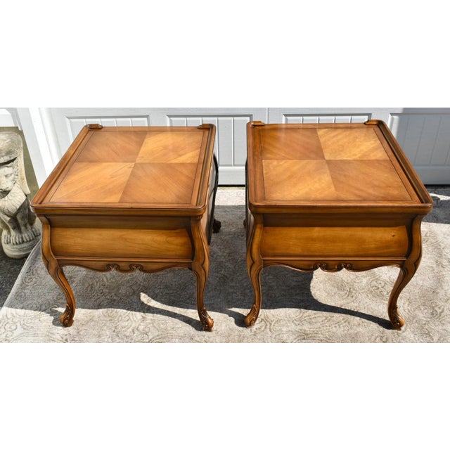 Vintage Pair of Weiman French Provincial Carved Bombe' Side/End Tables For Sale In Philadelphia - Image 6 of 12