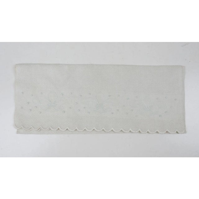 Early 20th Century Vintage Linen Hand Embroidered Fleur De Lis Damask Tea Towel For Sale - Image 5 of 5