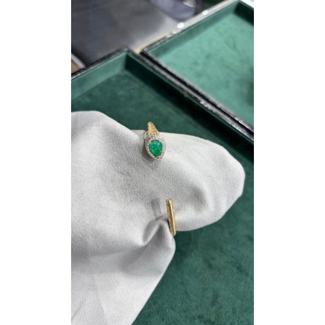 Early 21st Century Elegant 18k Gold Emerald & Diamond Bracelet, 1.47ct & 1.09ct, New For Sale - Image 5 of 5