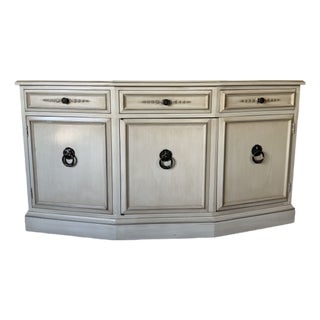 Vintage Hickory Manufacturing Co. Neoclassical Style Bow Front Sideboard For Sale