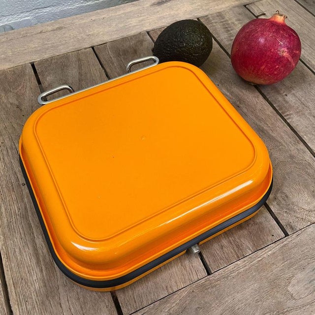 Black Vintage Swedish Orange Kitchen Scale for Wall Mounting from EKS For Sale - Image 8 of 11