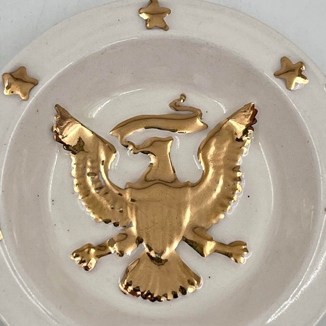 American Vintage Ceramic Patriotic Gold Eagle and Stars Cigar Ashtray / Cuff Link Dish For Sale - Image 3 of 8