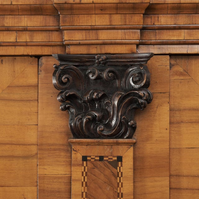 Hallway Cabinet in Walnut and Nut Rootwood, 1780s For Sale - Image 4 of 13