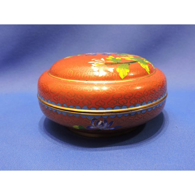 1930s Early 20th Century Chinese Cloisonne Round Ink Box Hand Crafted Chrysanthemum Flower Design For Sale - Image 5 of 11
