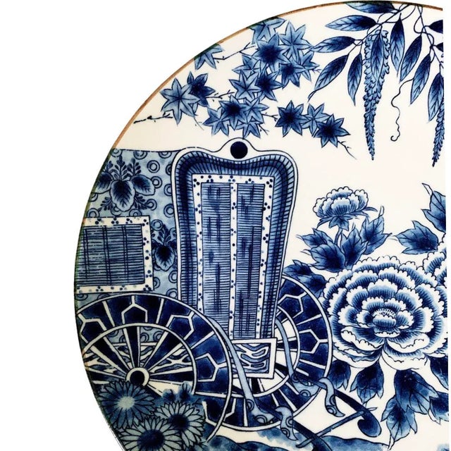 A beautiful vintage Arita Imari Japanese ware charger plate / wall decorative plate. Traditional white and blue Japanese...