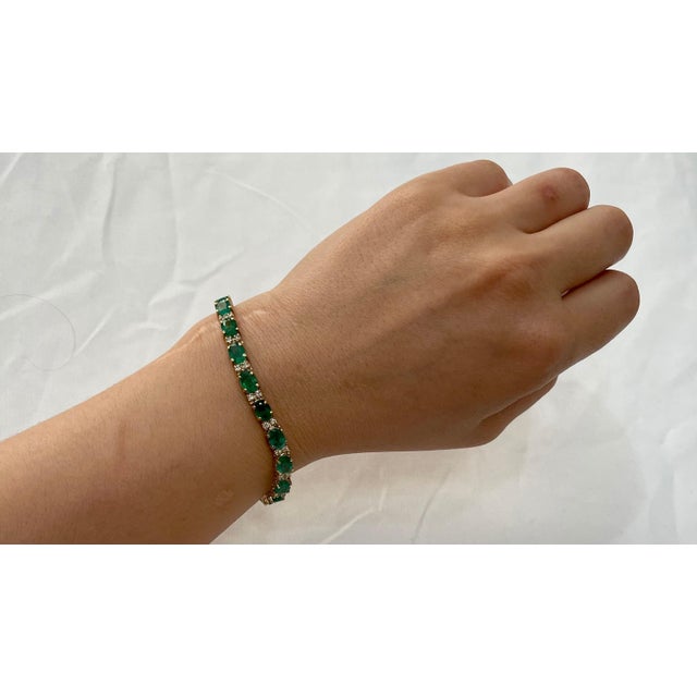 Gemstone 16 Carat Natural Emerald & Diamond Cocktail Tennis Bracelet 14 Karat Yellow Gold For Sale - Image 7 of 18