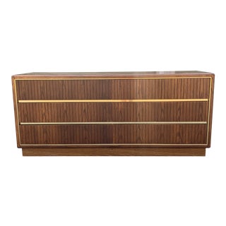 1960s Dillingham Six Drawer Fluted Dresser For Sale