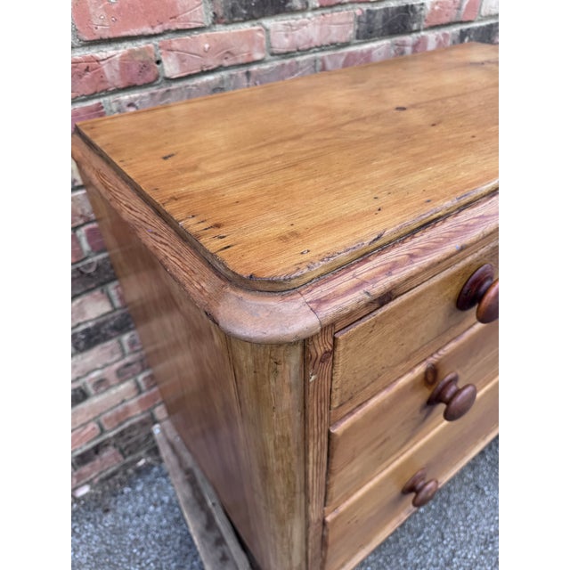 Wood 19th Century English Pine Chest of Drawers For Sale - Image 7 of 10
