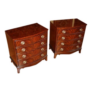 ​Pair of Flame Mahogany Bow-Front Nightstands Bachelor's Chests For Sale