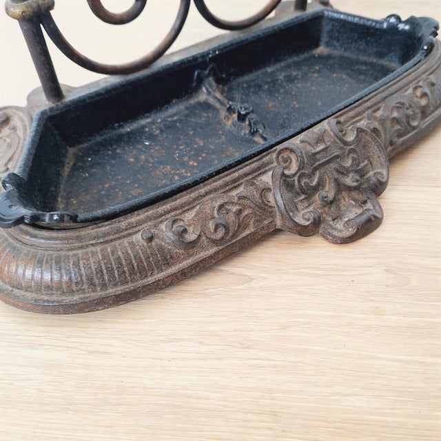 Victorian Cast Iron Umbrella Stand, 1850s, in Very Good conditions. Designed before 1890