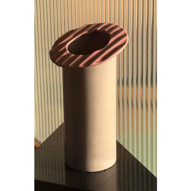 Ettore Sottsass Postmodern Pink Ceramic Vase by Masa Mami, Hawaii Circa 1980 For Sale - Image 4 of 12