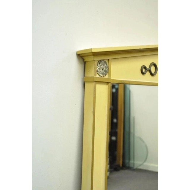 Mid 20th Century Vintage Hollywood Regency Neoclassical Brass Ring Cream Painted Wall Mirror For Sale - Image 5 of 10