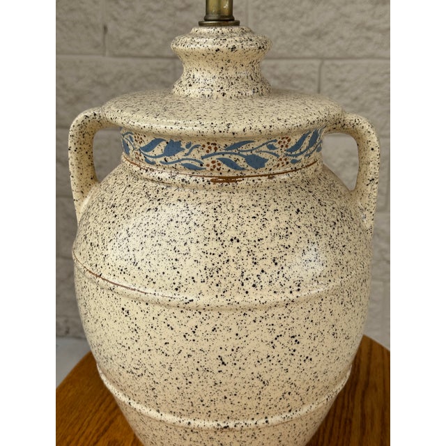 1980s Vintage Speckled & Hand Painted Crock or Jug Shaped Table Lamp For Sale - Image 5 of 9