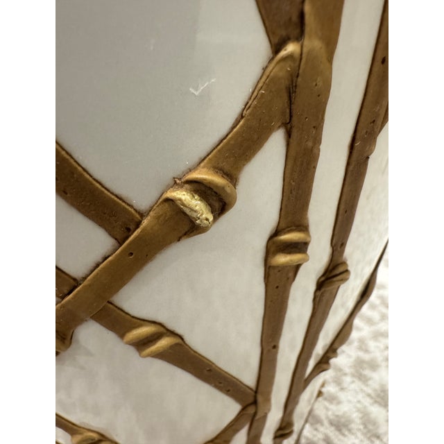 Ceramic Chic Pair of Vintage Faux-Bamboo Lattice Ceramic Table Lamps, Dorothy Draper Attributed For Sale - Image 7 of 8