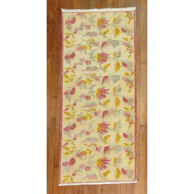 Textile Mid 20th Century Ivory Floral Turkish Rug - 2'5" x 5'7" For Sale - Image 7 of 7