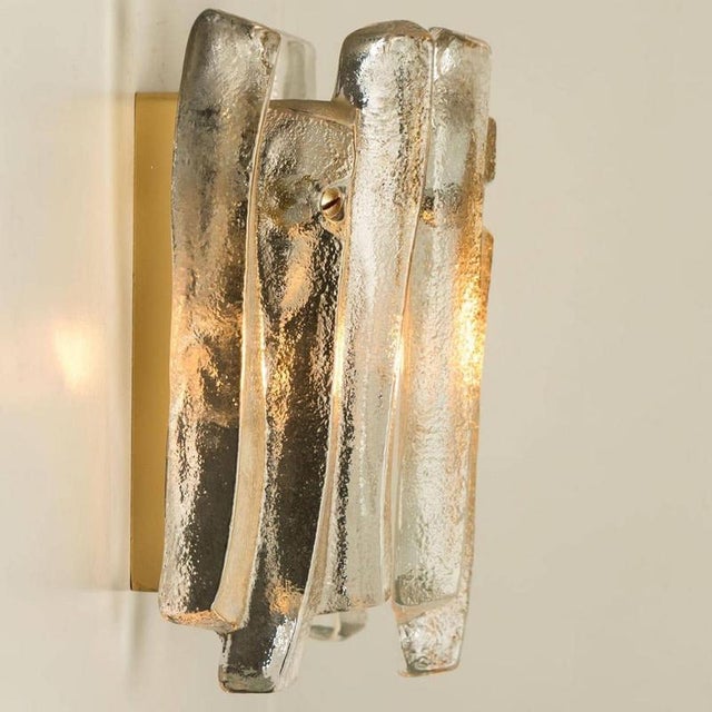 Kalmar Textured Ice Glass and Brass Wall Light attributed to J. T. Kalmar for Kalmar, 1970s For Sale - Image 4 of 13