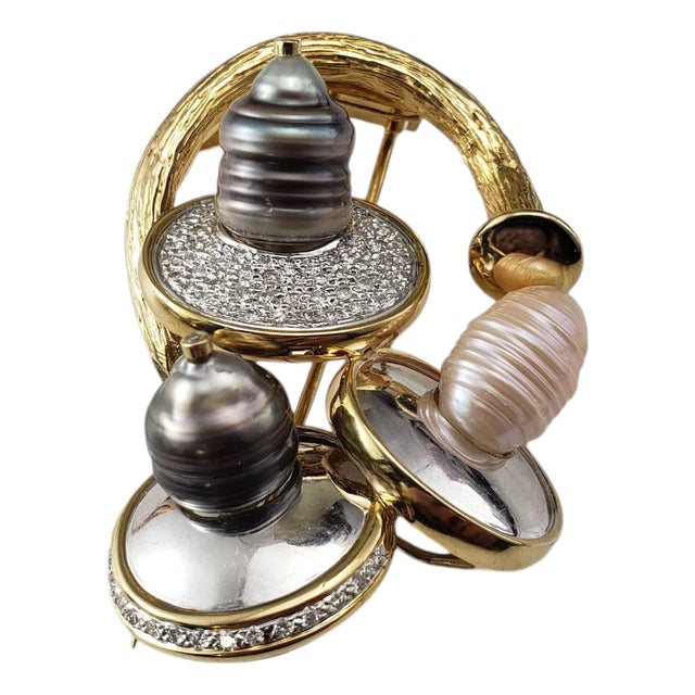 Late 20th Century Dagon 18k Yellow Gold and Platinum Pearl Diamond Brooch For Sale
