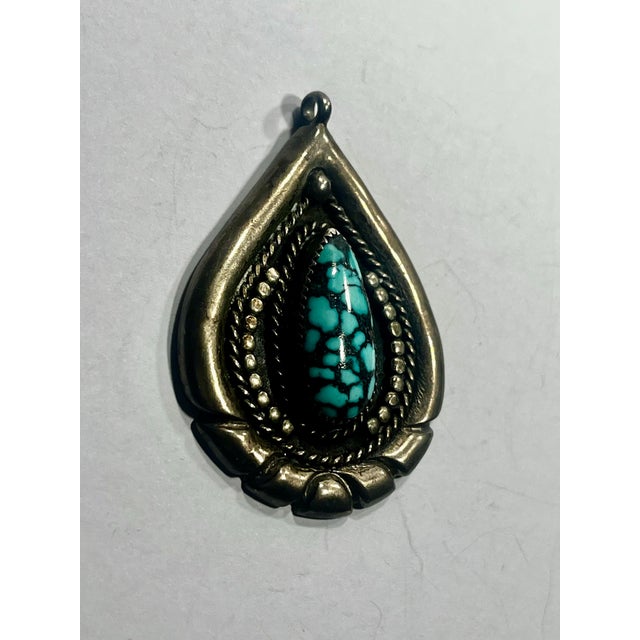 Gem grade spiderweb, turquoise sterling silver vintage Native American pendant An extremely attractive piece of Turquoise...