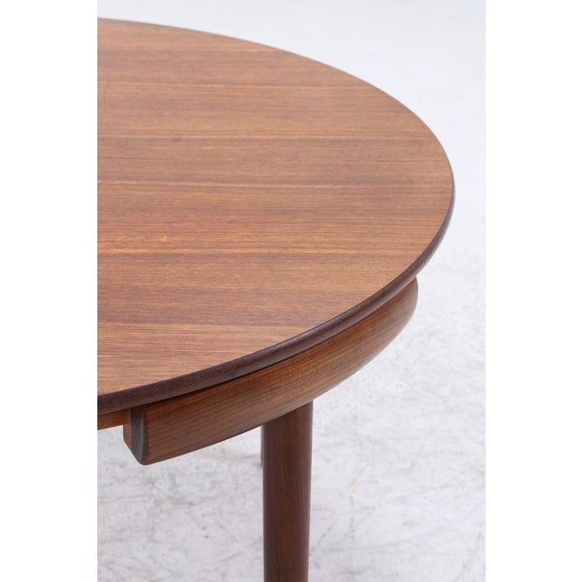 Brown Mid-Century Danish Round Extendable Dining Table and Chairs in Teak by Hans Olsen for Frem Røjle, 1960s, Set of 5 For Sale - Image 8 of 18