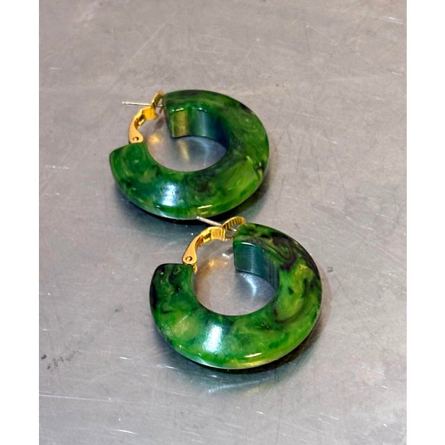 1960s green marbelized bakelite hoop pierced earrings. Excellent condition.