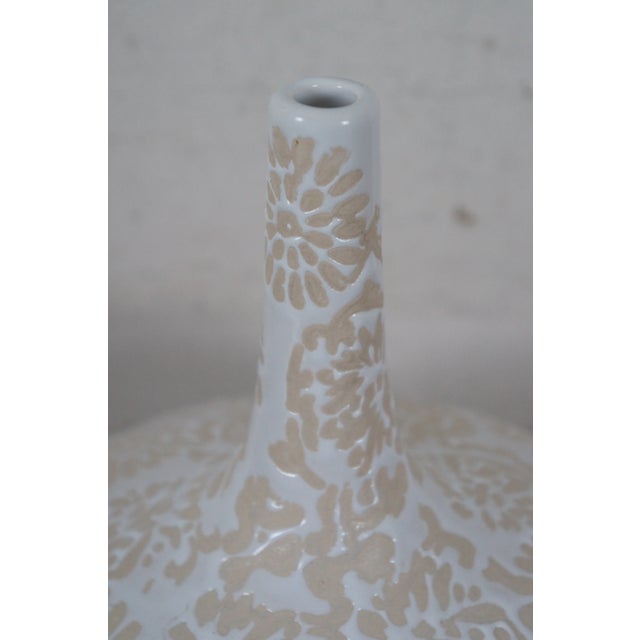 Vintage Ei8hteen Karat White Amabilis Orchid Glazed Ceramic Tulip Bud Vase For Sale - Image 4 of 11