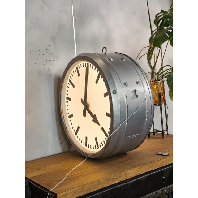 RFT Double-Faced Illuminated Railway Station Clock, Germany, 1950s For Sale - Image 11 of 15