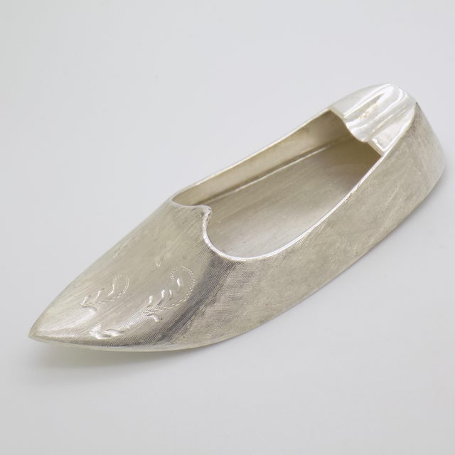 Vintage Italian Handmade Genuine Silver Ashtray Shaped Like a Renaissance Shoe, Chiseled For Sale - Image 4 of 11