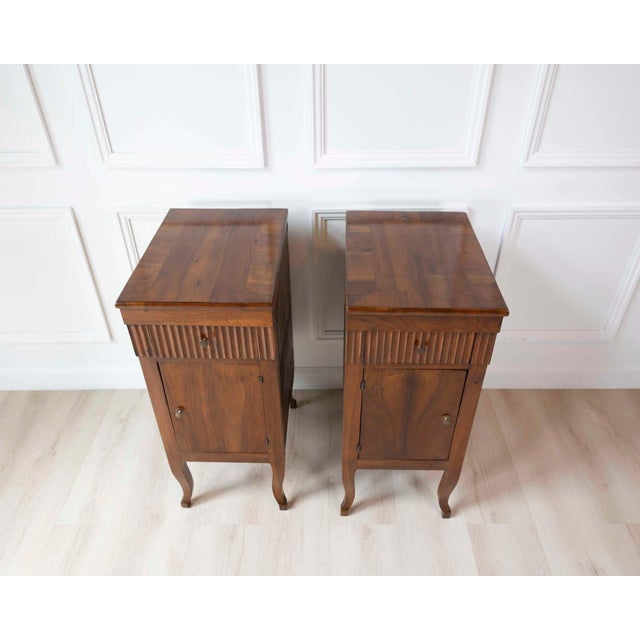 Pair of Italian 18th Century Walnut Bedside Chests with Carved Fluted Drawers For Sale - Image 4 of 11