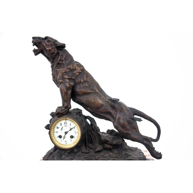 Roaring of the Lion Mantel Clock in Bronze and Marble, France, 1880s For Sale - Image 6 of 8
