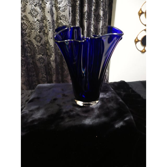 Mid-Century Modern Vintage Mid-Century Modern Murano Style Cobalt Blue Handblown Handkerchief Ruffled Art Glass Vase For Sale - Image 3 of 5