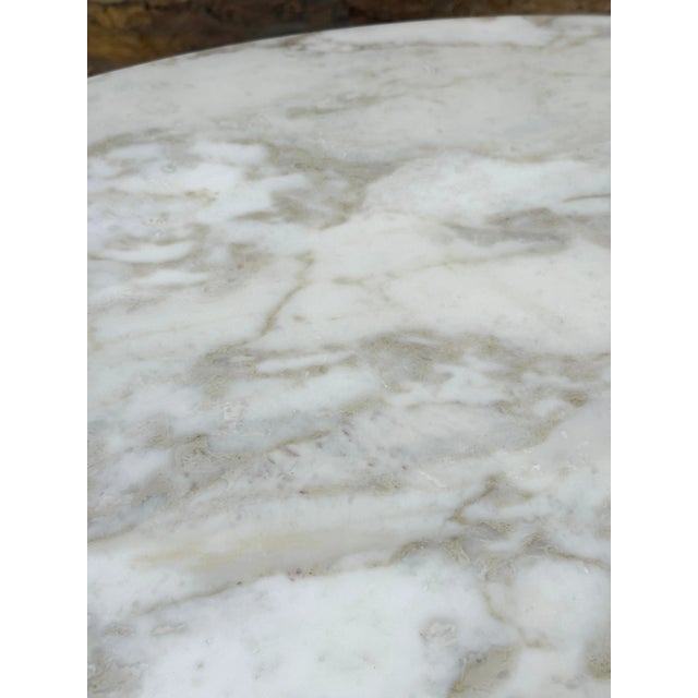 A beautifully grained marble top Saarinen Tulip table by Knoll. It is 42 inches in diameter. Slightly under 29 inches...