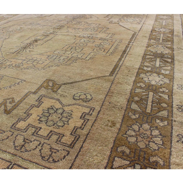 Vintage Turkish Oushak Rug in Soft Tones and Neutral Colors For Sale In Atlanta - Image 6 of 8
