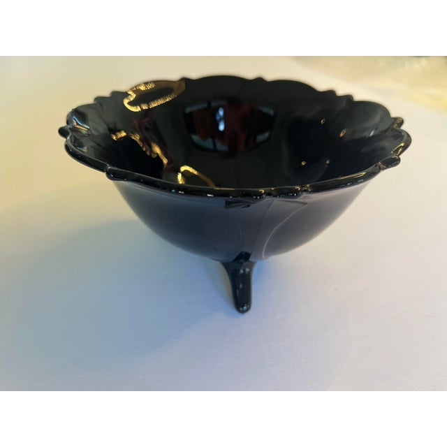 Mid-Century Modern Vintage l.e. Smith Black Amethyst Glass Three-Footed Console Bowl | Mt. Pleasant Double Shield Pattern For Sale - Image 3 of 4
