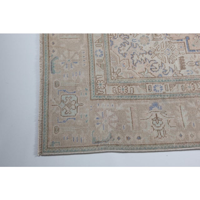 Textile Mid 20th Century Elegant Faded Persian Heriz Rug – Soft Beige, Taupe & Blue -7' 7'' X 10' 4'' For Sale - Image 7 of 12