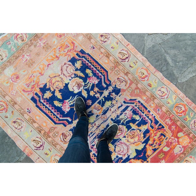 House of Séance - 1960s Vintage Caucasian Soumak Floral Wool Handwoven Rug - 4’7” X 7’2”6 For Sale In Los Angeles - Image 6 of 11