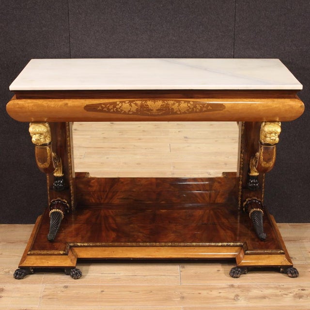Elegant Spanish console table from the second half of the 19th century. Furniture of exceptional quality in mahogany,...