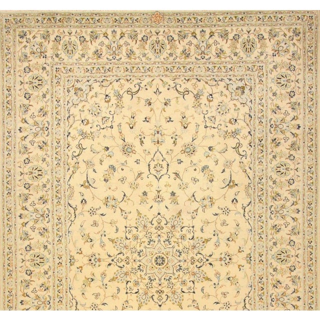 Middle Eastern Rug in Wool For Sale - Image 3 of 11