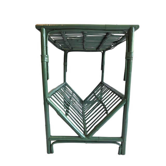 Mid-Century Hollywood Regency Emerald Green Lacquered Bamboo & Rattan Side Table For Sale In Baton Rouge - Image 6 of 8