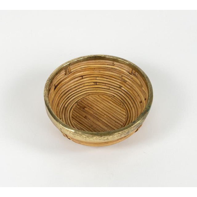 Mid-Century Round Bowl or Centerpiece in Bamboo, Rattan and Brass, Italy, 1970s For Sale - Image 4 of 11