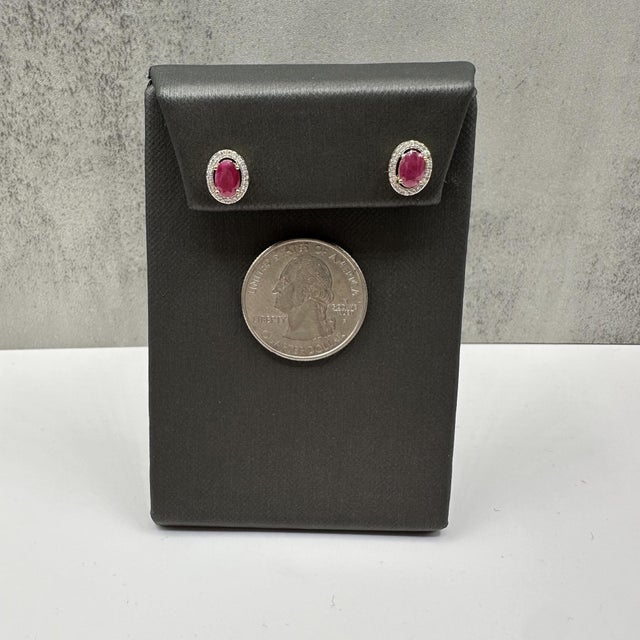 Ruby and Diamond Halo Stud Earrings in 10kt Yellow Gold – Oval Cut Design, 1.53g, A Pair For Sale - Image 4 of 5