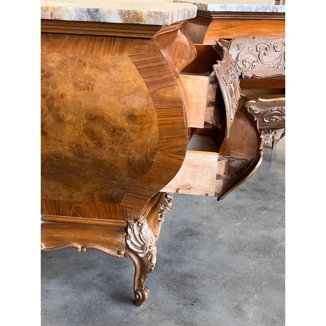 Early 20th Century Pair of Bombé Carved Nightstands with three Drawers and Marble Top, Mariano Garcia For Sale - Image 14 of 18